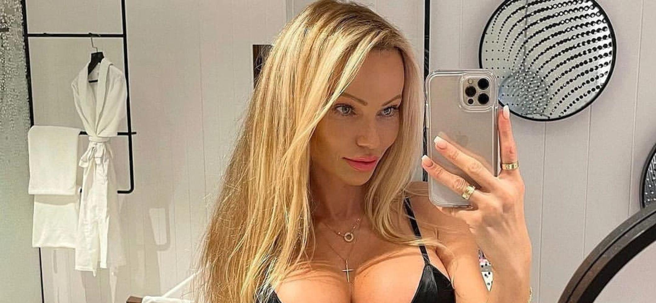 Abby Dowse em lingerie sexy rosa choque é ‘extremamente sedutora’