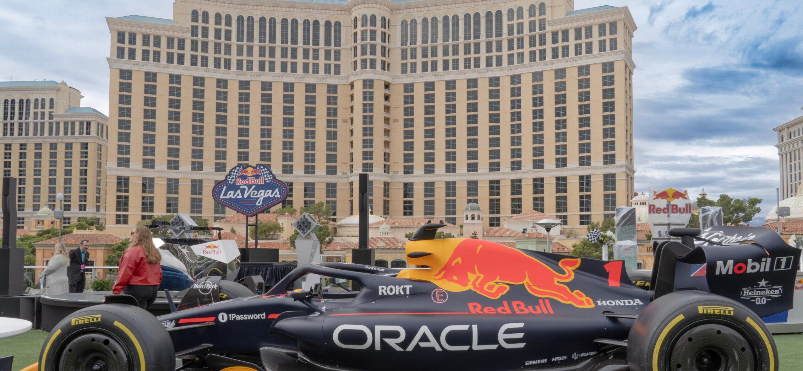 El icónico brindis de chefs famosos da inicio al día de la carrera de F1 en el Bellagio Fountain Club