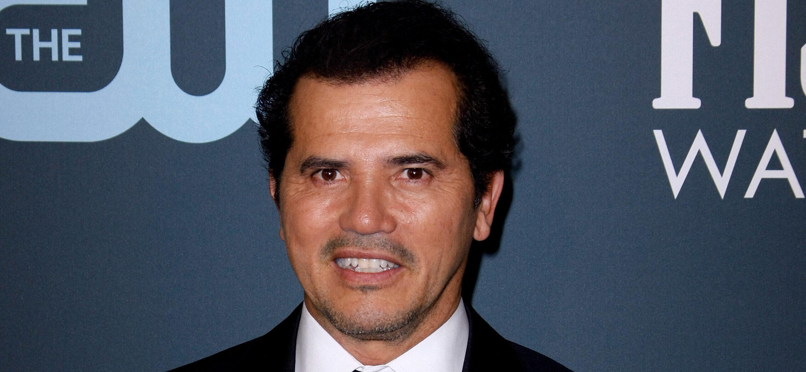 John Leguizamo alerta apoiadores do ICE para evitá-lo