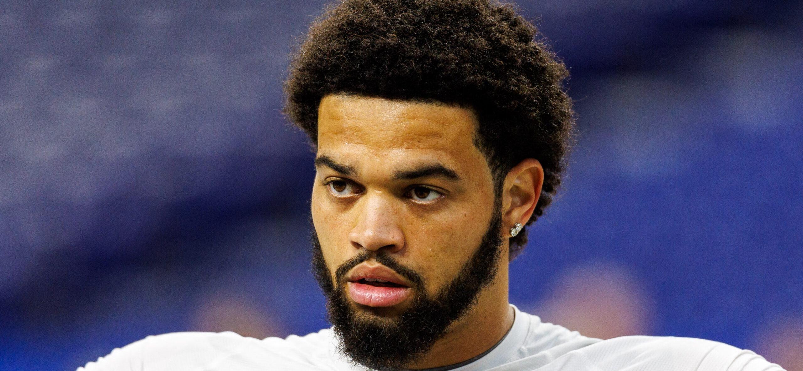 Caleb Williams ataca trolls que o criticam por pintar unhas