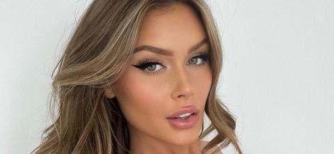 YouTube Star Alyssa Kulani Bares Her Body In Green Lace Lingerie