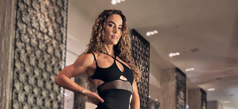 Fitness Trainer Senada Greca Shows Off Her Curves In Skintight Leggings
