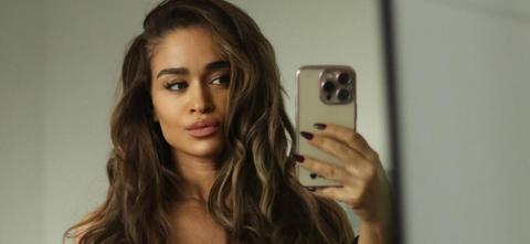 Olympian Valeria Ammirato Shows Off Killer Abs In Bikini