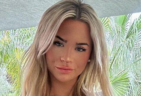 Emily Elizabeth Shows Off Her Jaw-Dropping Body In A Tiny Bikini