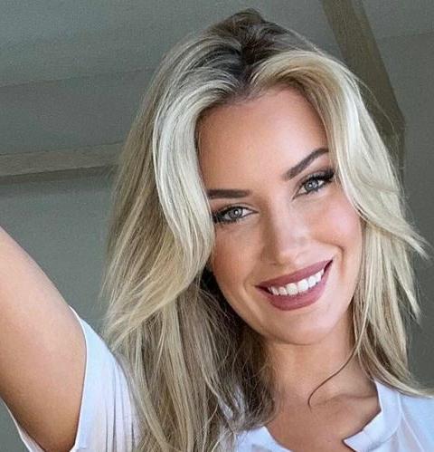 Paige Spiranac Squeezes Massive Chest In Tight Golf Outfits