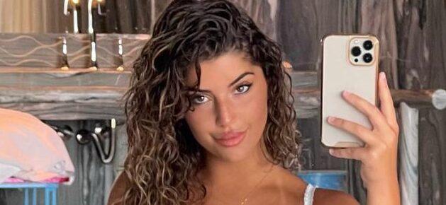 Martial Artist Zoe Gara Is An Eye-Candy In Her New Pool Pics