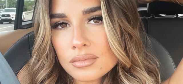 Jessie James Decker In Her Bedroom Bikinis Is A 'Smoke Show'