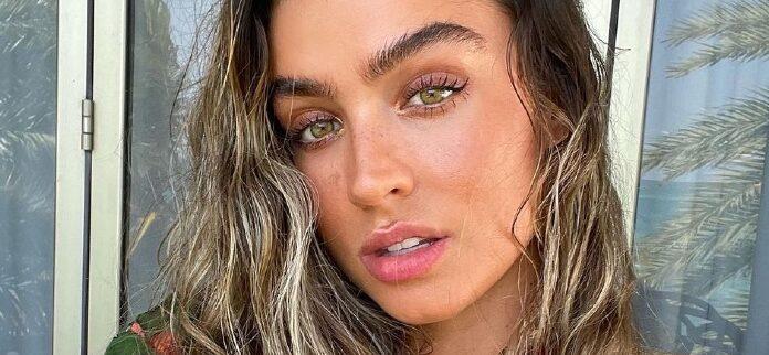 Sommer Ray In Her Tiny Gold Bikini Is The ‘Sexiest On The Gram’