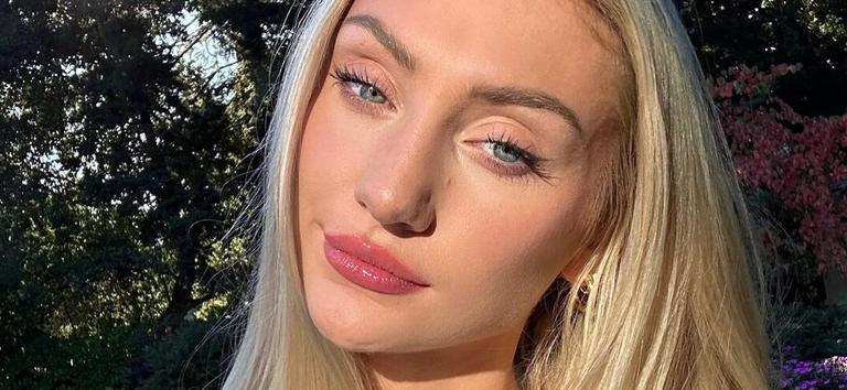 Los Angeles Sparks #39 Cameron Brink Flaunts Her Abs In Tiny