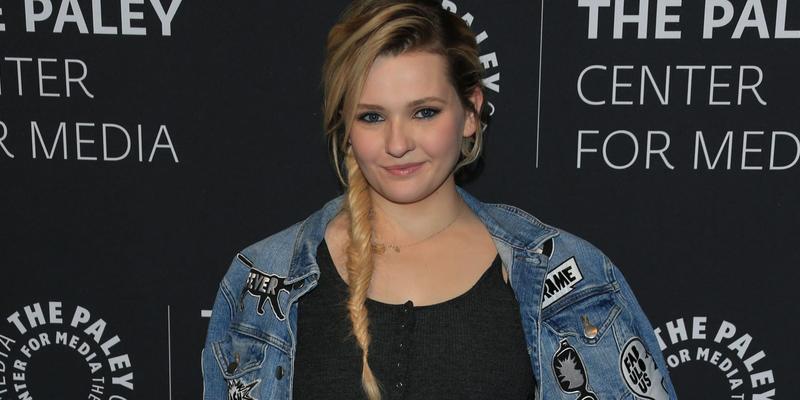 Abigail Breslin Supports Britney Spears
