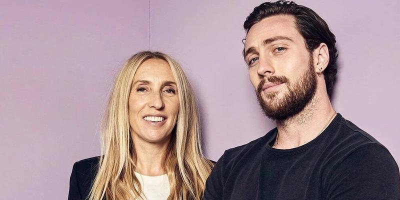 A photo showing Samantha and Aaron Taylor-Johnson in casual outfits, smiling beautifully at the camera.