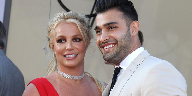 Britney Spears’ Boyfriend IG Gets Hacked, Posts Picture Of Engagement Ring?!