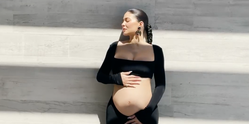 Kylie Jenner debuts 2nd baby bump
