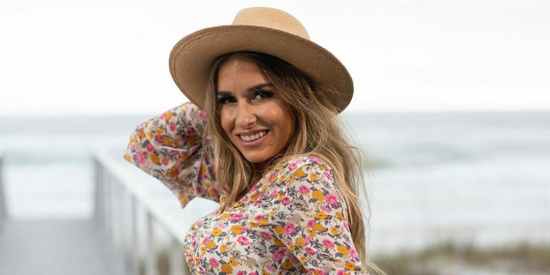 Mother-of-three Jessie James Decker shows off 25lbs weight loss in Daisy Dukes and crop top