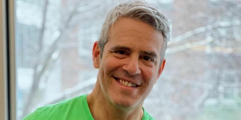 A photo showing Andy Cohen in a green shirt.