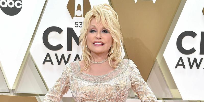 Dolly Parton at The 53rd Annual CMA Awards - Arrivals