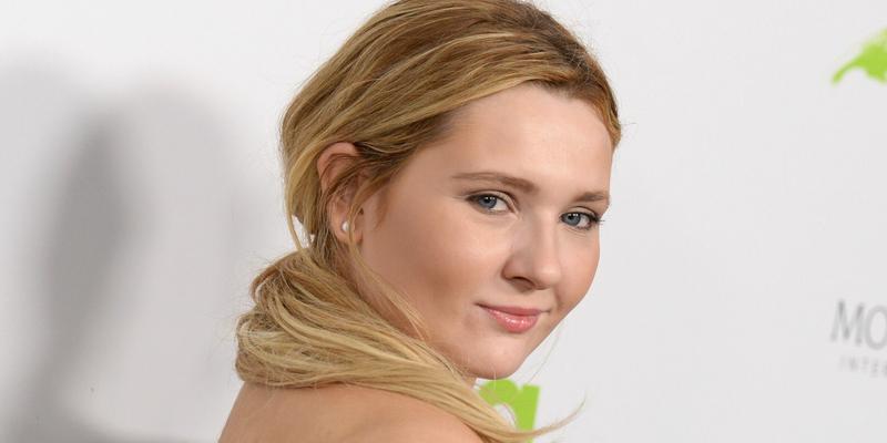 Abigail Breslin SLAMS Troll For Trashing Father Who Died From COVID-19