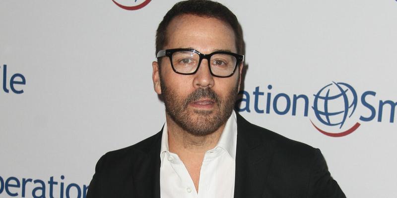 Jeremy Piven Reveals He Is 'Suffering' After Breaking Eight Ribs!