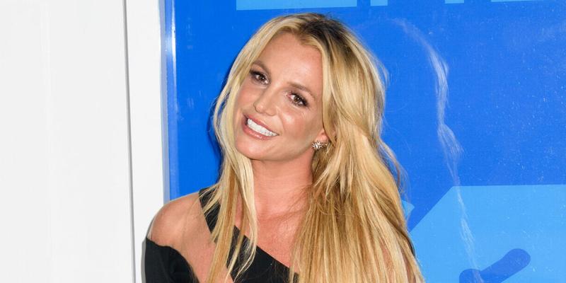 Britney Spears slays it in the buff on a beach