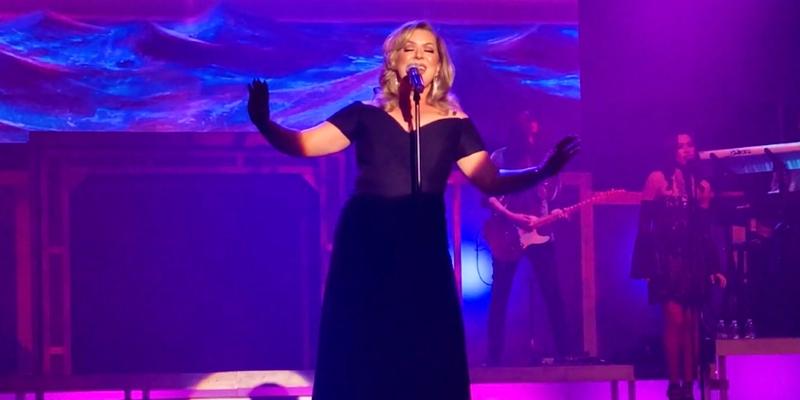 Adele impersonator performs in Las Vegas for fans