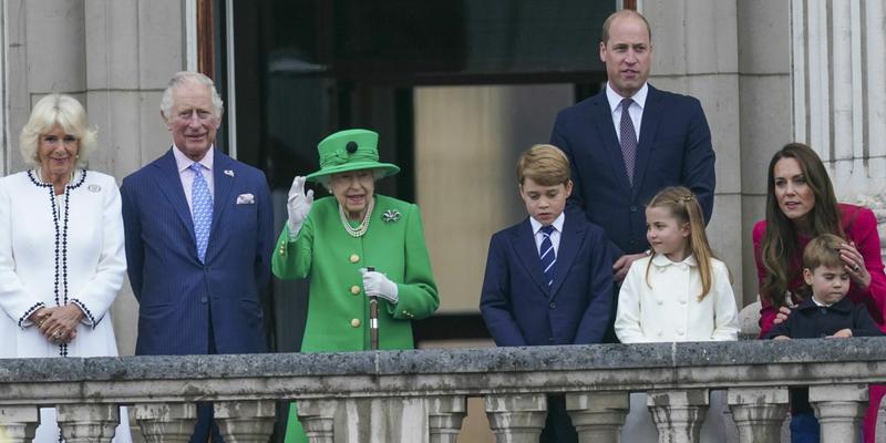 The Queen and Royal Family at Jubilee Pageant