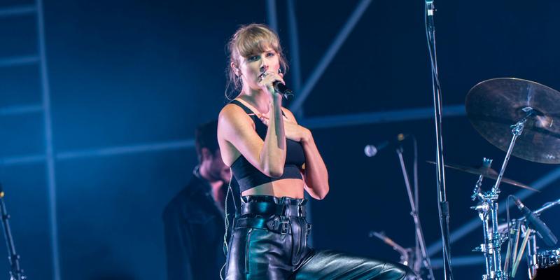 Taylor Swift makes a surprise guest appearance during Haim s show at the O2 Arena
