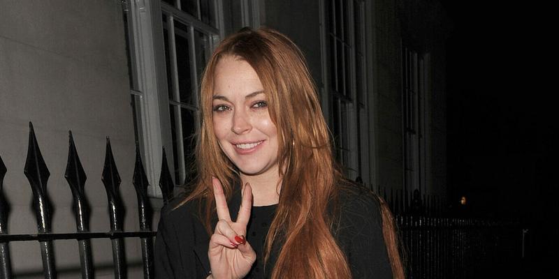 Lindsay Lohan enjoys dinner at apos C apos restaurant in Mayfair with a male companion The pair appeared close with Lindsay showing the man pictures on her phone