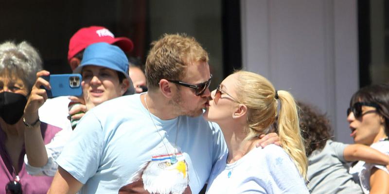 Heidi and Spencer Pratt watch the 4th of July parade