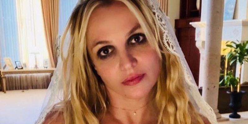 Britney Spears posts a sexually suggestive Christmas video
