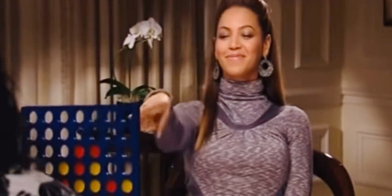 Beyonce plays Connect 4