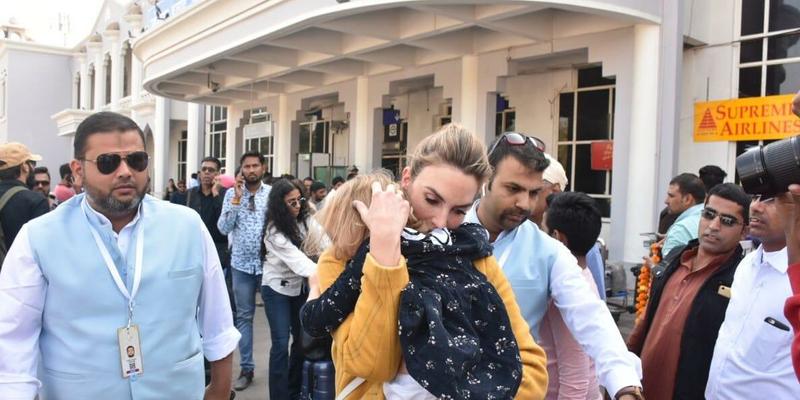 Elizabeth Chambers seen arriving at Jodhpur airport ahead of Nick Jonas and Priyanka Chopra apos s wedding