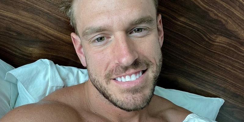 Shayne Jansen takes a selfie in bed