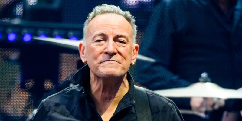 Bruce Springsteen Left Unhurt After Suffering A Terrible Fall On Stage At Amsterdam Show
