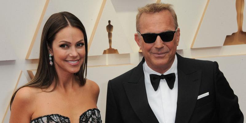 Kevin Costner and Christine Baumgartner Attending The 94th Annual Academy Awards - Arrivals in Los angeles