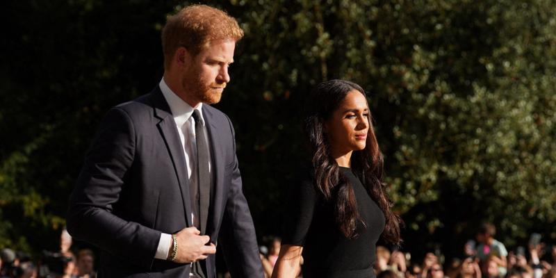 Prince Harry & Meghan Markle Were Reportedly DENIED A Ride On Air Force One After The Queen's Funeral