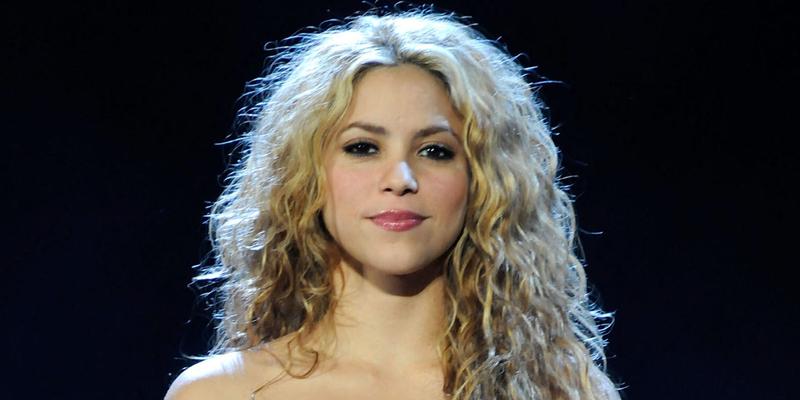 Shakira and Alejandro Sanz appear at the Romance 106.7 And Mega TV Present El Gran Concierto at American Airlines Arena in Miami