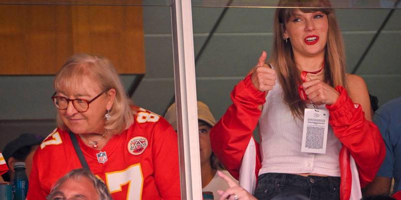 Taylor Swift at Kansas Chiefs game