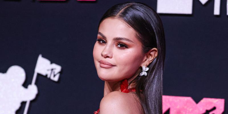 Selena Gomez Grabs Fans Attention In New Instagram Post