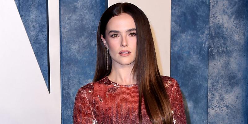 LOS ANGELES - MAR 12: Zoey Deutch at the 2023 Vanity Fair Oscar Party at the Wallis Annenberg Center for the Performing Arts on March 12, 2023 in Beverly Hills, CA Newscom/(Mega Agency TagID: khphotos827226.jpg) [Photo via Mega Agency]
