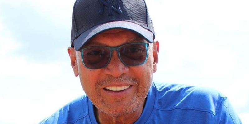 Reggie Jackson smiling in New York Yankees hat