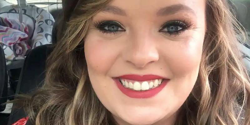 Catelynn Lowell smiles from her car