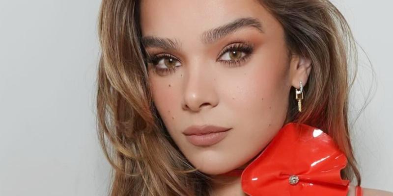 Hailee Steinfeld close up