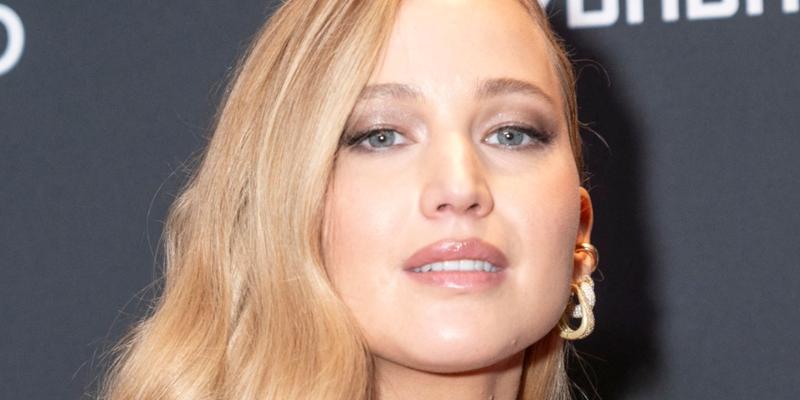 Jennifer Lawrence posing close up