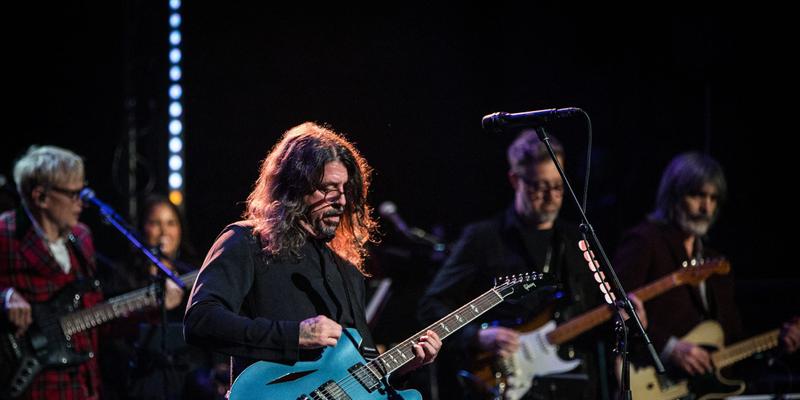 Dave Grohl playing guitar