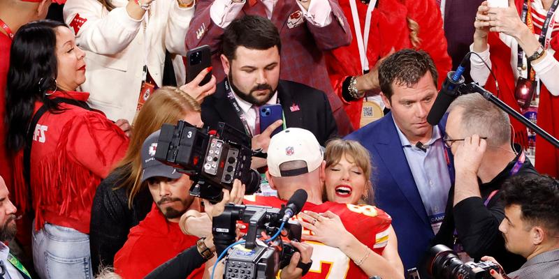 Taylor Swift embraces Travis Kelce after Super Bowl win!