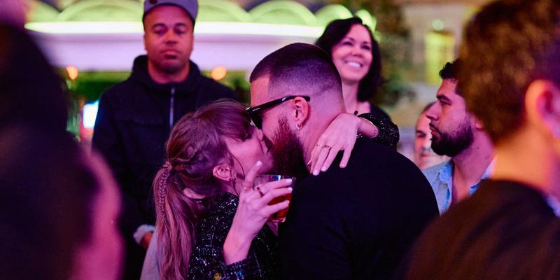 Taylor Swift and Travis Kelce share a lil smooch