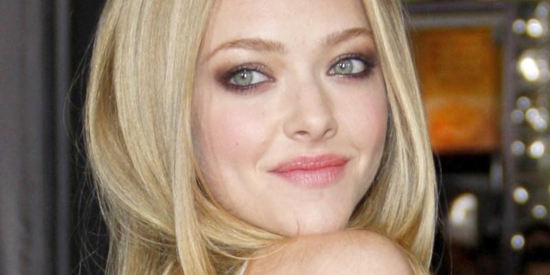 Amanda Seyfriend close up