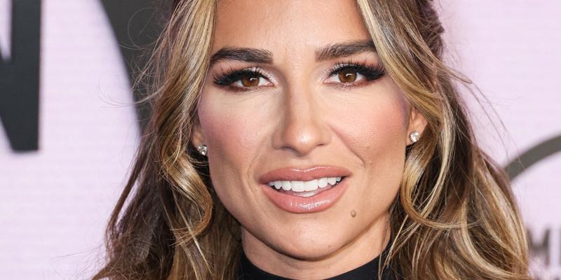 Jessie James Decker close up