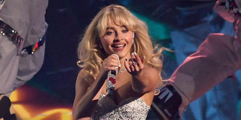 Sabrina Carpenter singing at 2024 MTV Video Music Awards