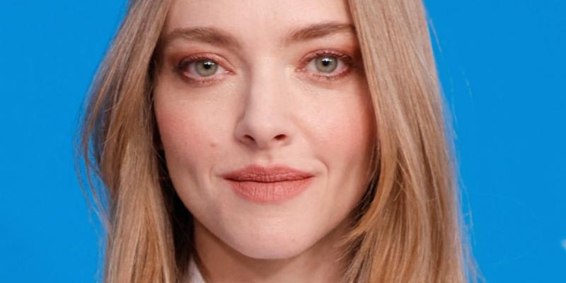 Amanda Seyfriend close up